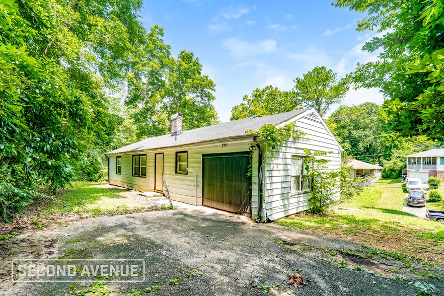 Building Photo - 844 Vanderbilt St