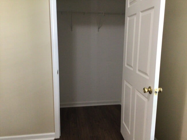 Building Photo - 303 Stallion Rd