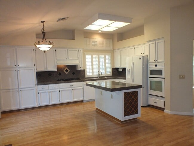 Building Photo - Natomas Station 3/2 ranch style home