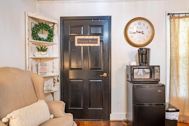 Building Photo - 714 E Jefferson St