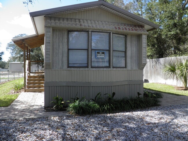 Building Photo - 810 Gibson Rd