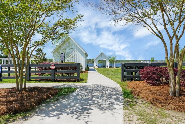 Building Photo - 209 Killarney Trail