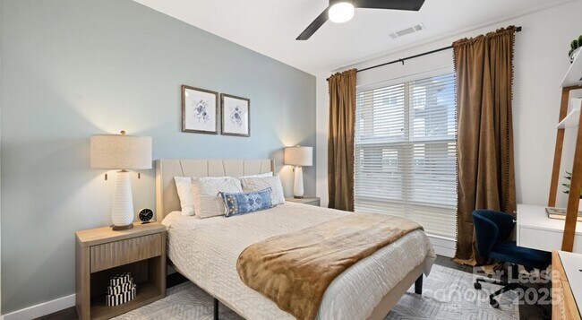 Building Photo - 515 Royal Ct