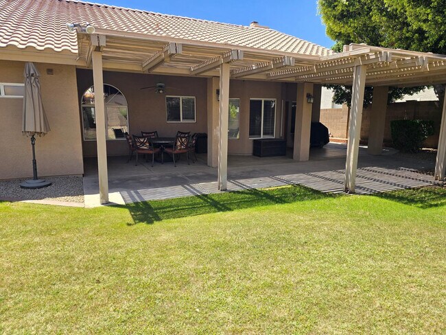 Building Photo - 6834 E Gelding Dr