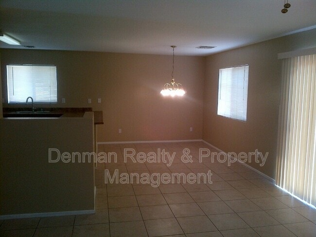 Building Photo - 5725 S 32nd Ln