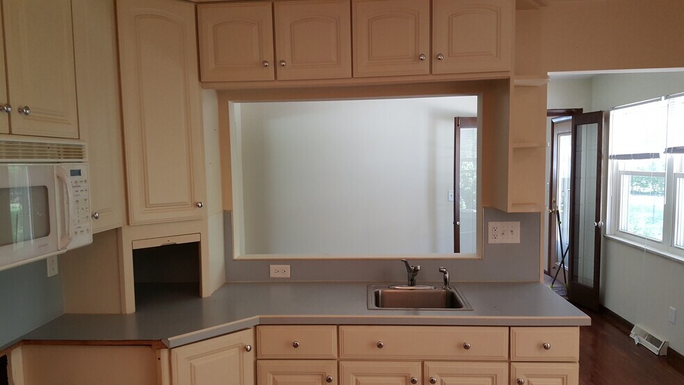 Building Photo - 4167 Marland Dr