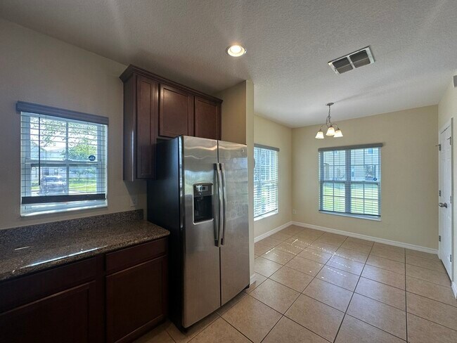 Building Photo - 172 Primrose Dr