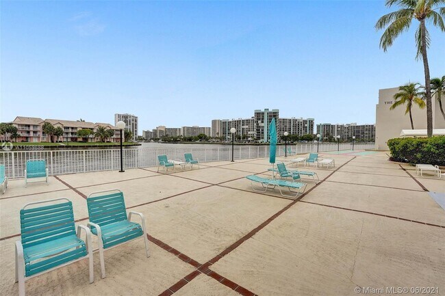 Building Photo - 3800 S Ocean Dr