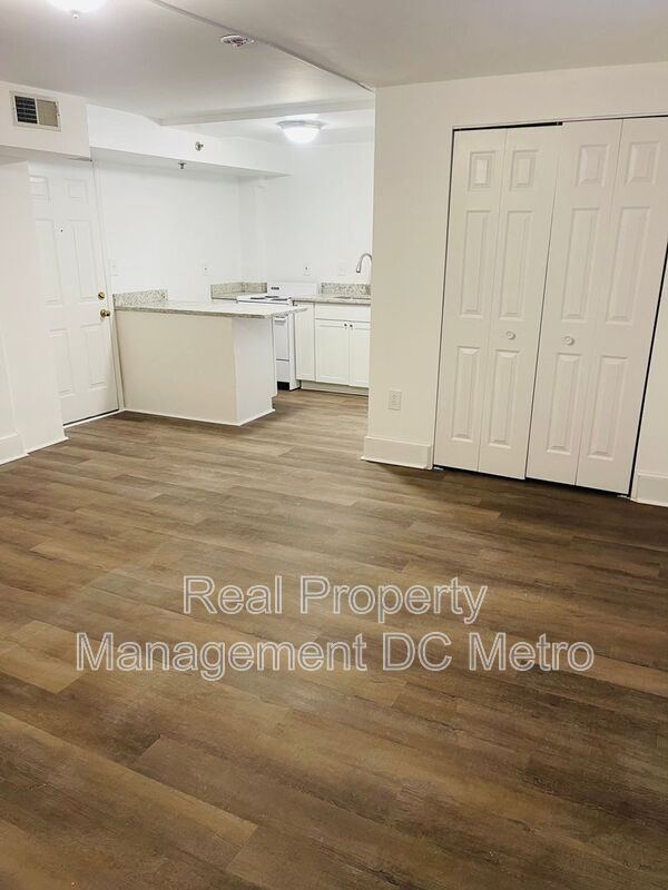 Building Photo - 815 Maryland Ave NE