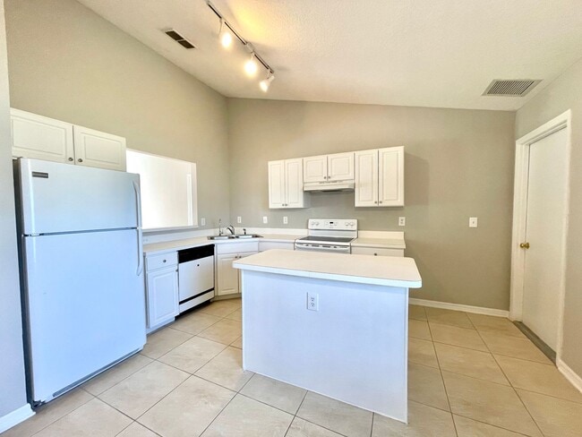 Building Photo - Great 4/2 home in Wedgefield!!