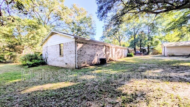 Building Photo - 1485 Pine Ln Dr