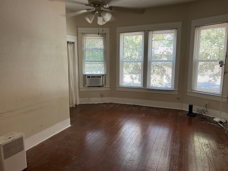 Building Photo - 715 W Hickory St