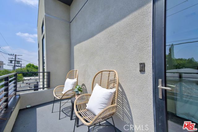 Building Photo - 1204 N Orange Grove Ave