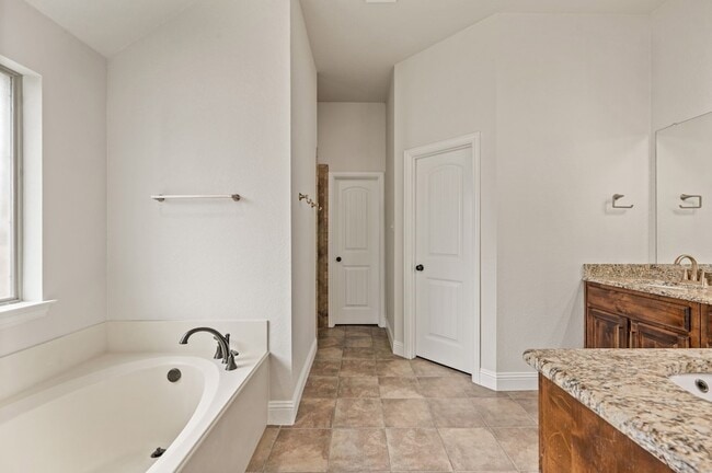 Building Photo - 104 Cold Track Dr