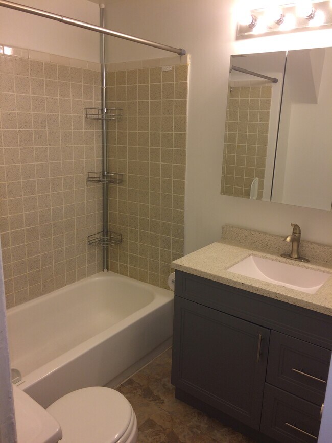 Building Photo - 5425 Webster St