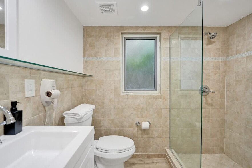 Building Photo - 1115 SW 4th St