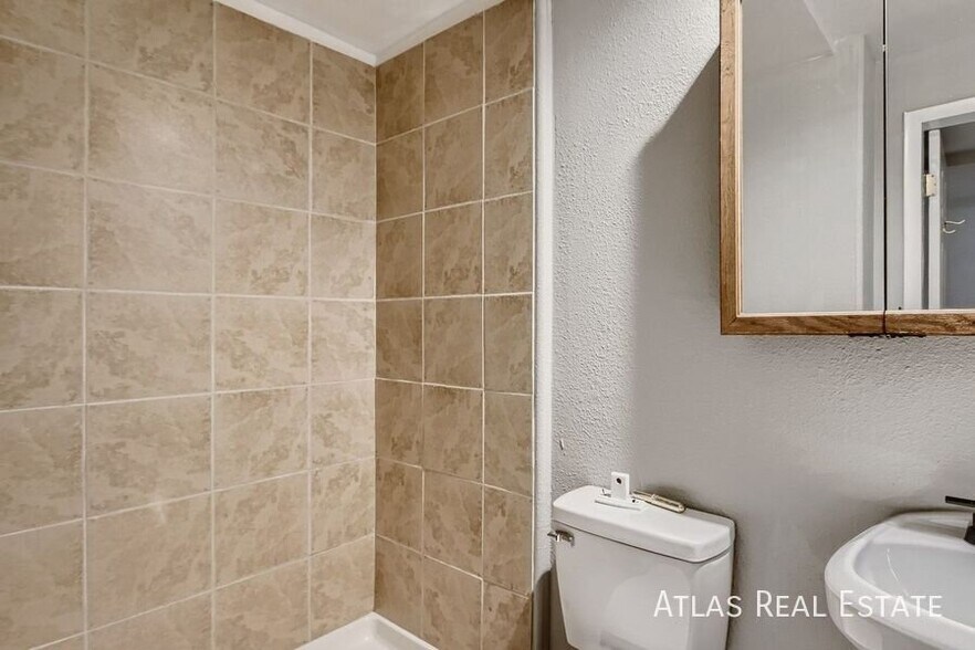 Building Photo - 6948 Fountain Ridge Cir