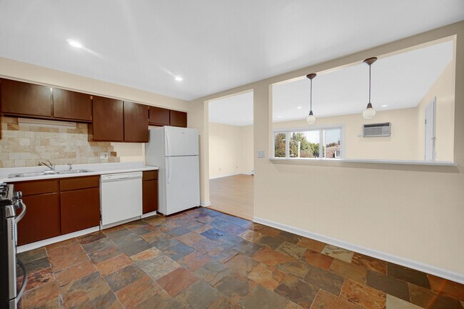 Building Photo - 1211 Brown St
