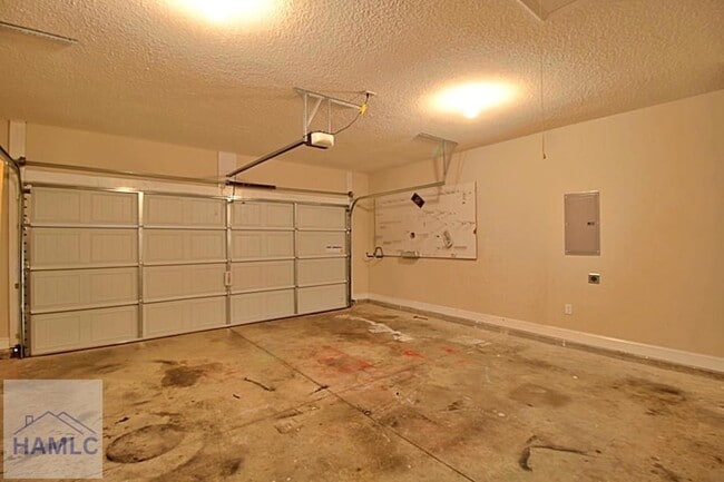 Building Photo - 582 Burke Dr