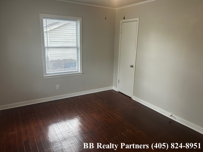 Building Photo - 714 S Norwood Ave