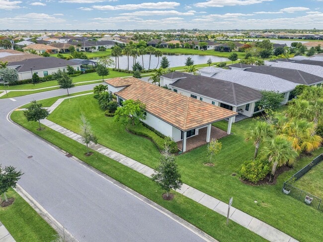Building Photo - 5501 Santa Rosa Ln