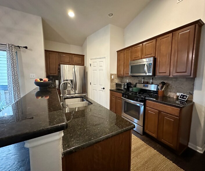 Building Photo - 7337 Menchaca Rd