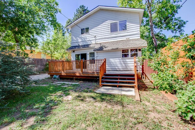 Building Photo - Charming 4BD Victorian near Downtown Color...
