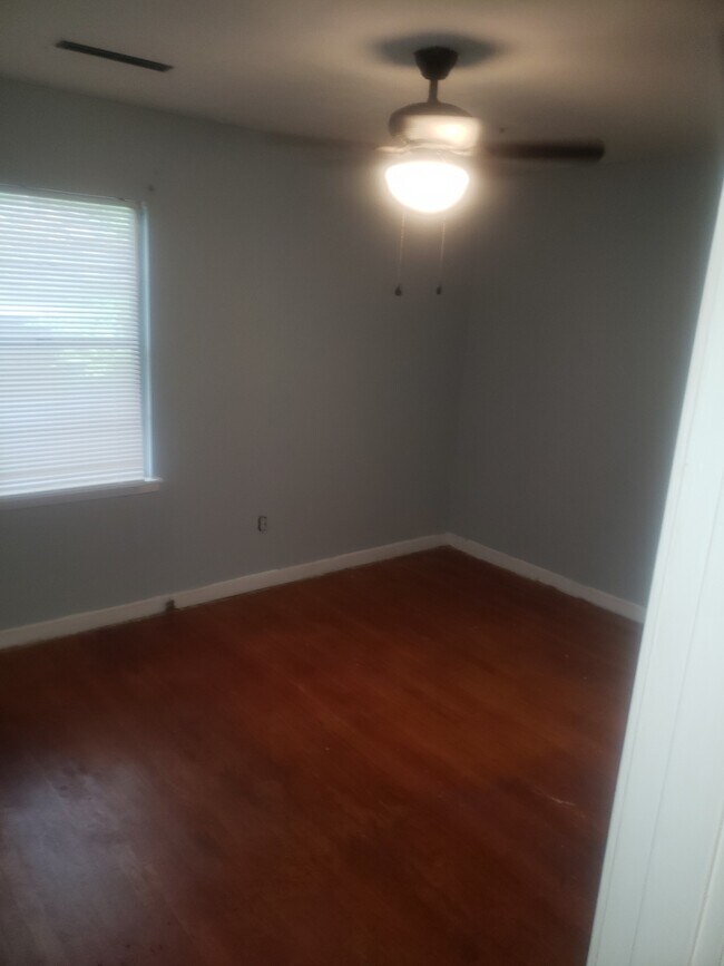 Building Photo - 3132 Charleston Dr