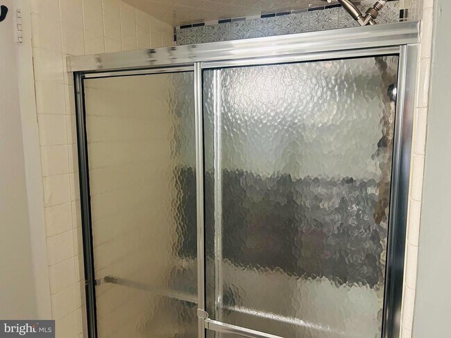 Building Photo - 60104 Delaire Landing Rd