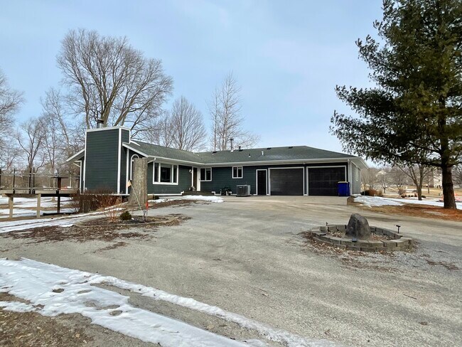 Building Photo - 4725 American Legion Rd SE