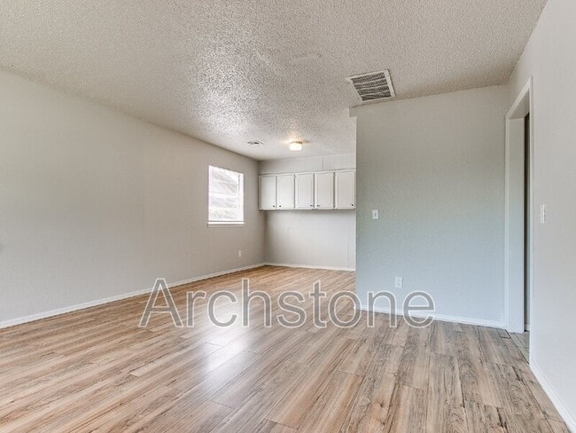 Building Photo - 8814 NE 13th St