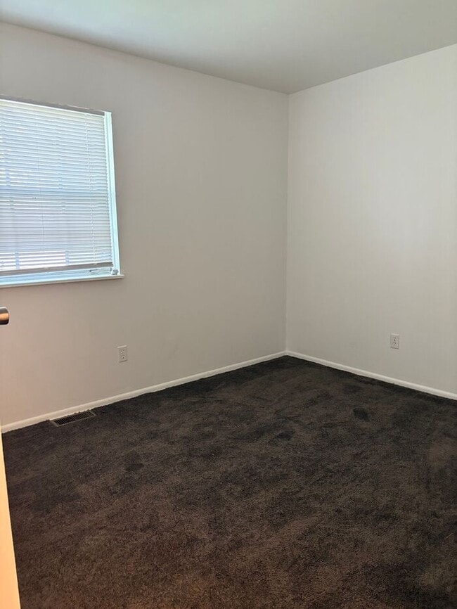 Building Photo - Charming 3 beds 2 baths in Columbus!
