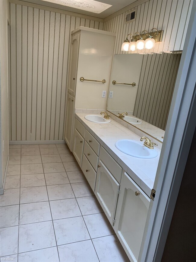 Building Photo - 4 br, 2 bath House - 1537 Heartwood Drive