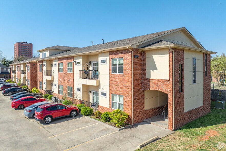 Building Photo - 715 Monnett