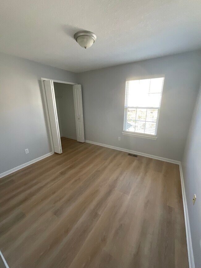 Building Photo - 28862 Cullen Dr