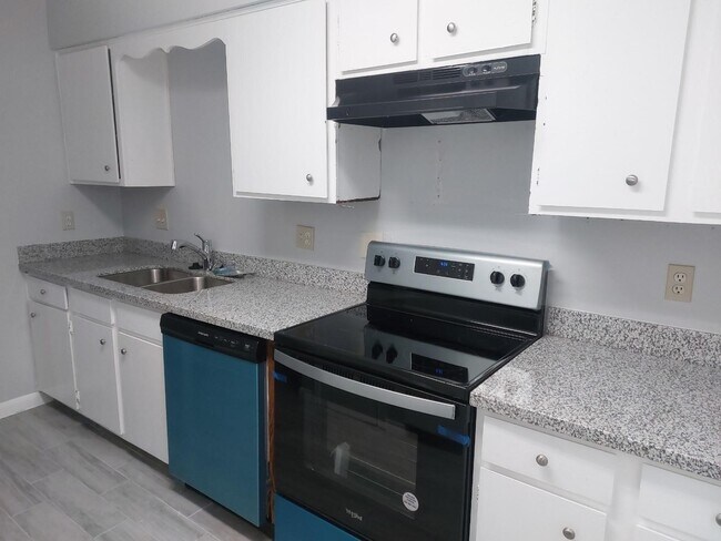 Building Photo - 1846 Hollister St