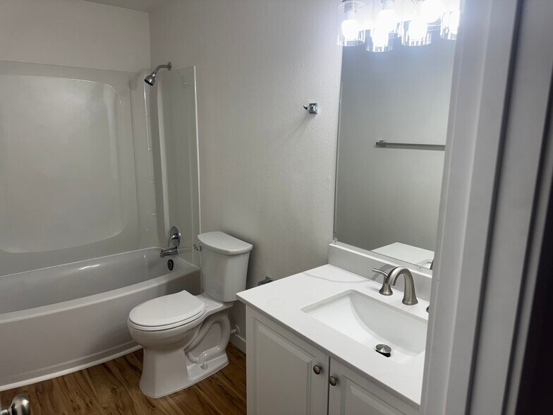 Building Photo - 1949 SW Timber Ave