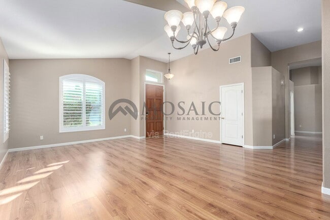 Building Photo - 2738 E Silverwood Dr