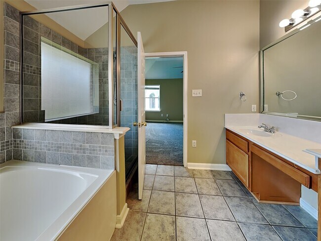 Building Photo - 6019 Skyhaven Ln