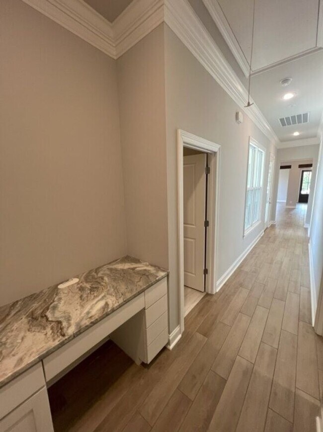Building Photo - Beautiful 4-Bedroom Home in The Magnificen...