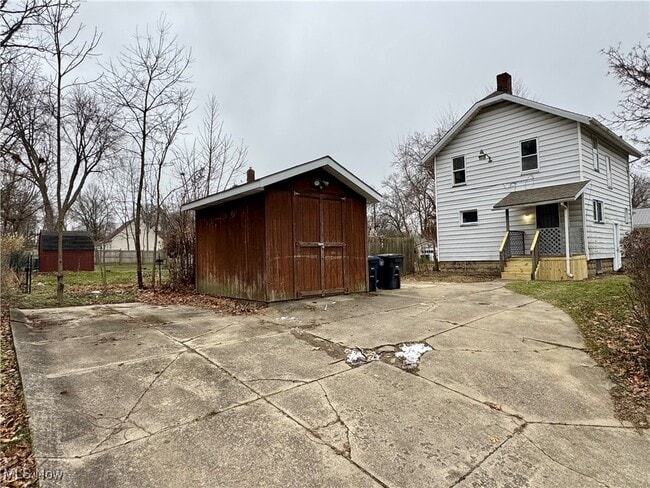 Building Photo - 767 Roscoe Ave