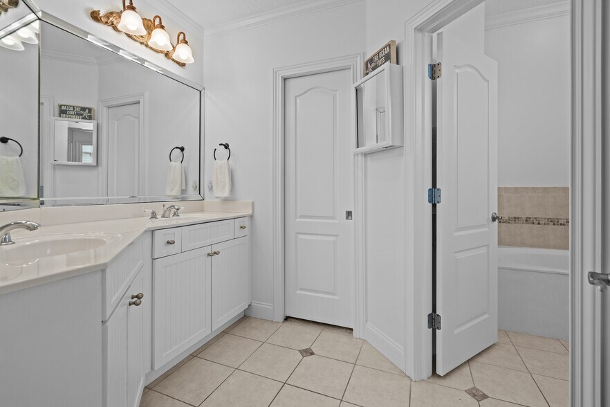 Building Photo - 788 Ocean Palm Way