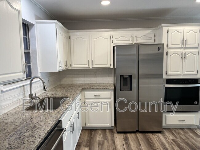 Building Photo - 929 N Juniper St