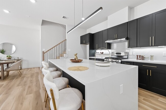 Building Photo - 975 Highland Lgt Ln