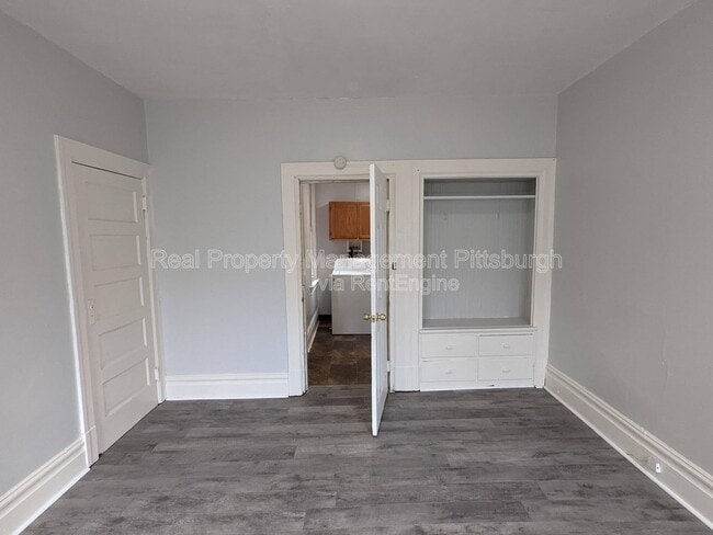 Building Photo - 42 Van Braam St