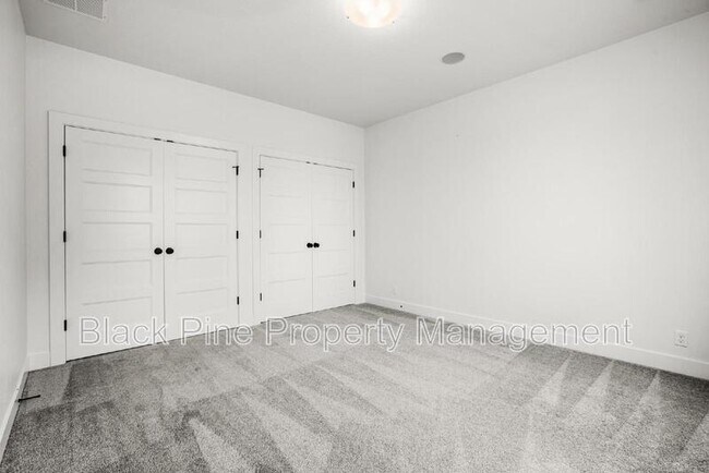 Building Photo - 2167 Klemmer Ave N