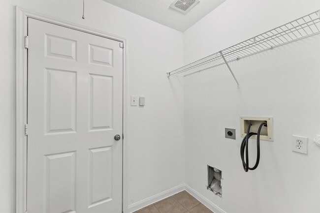 Building Photo - 25107 Clover Ranch Dr