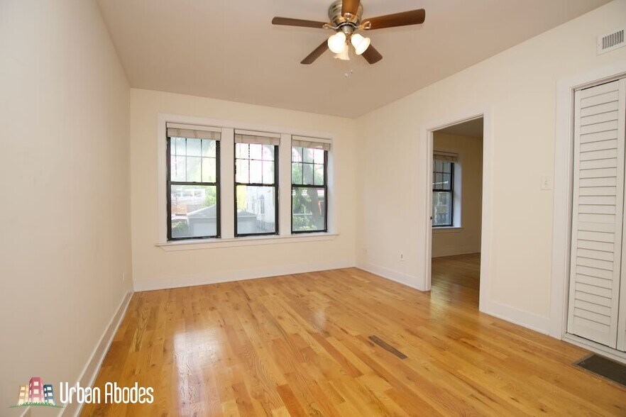 Building Photo - 1448 W Byron St