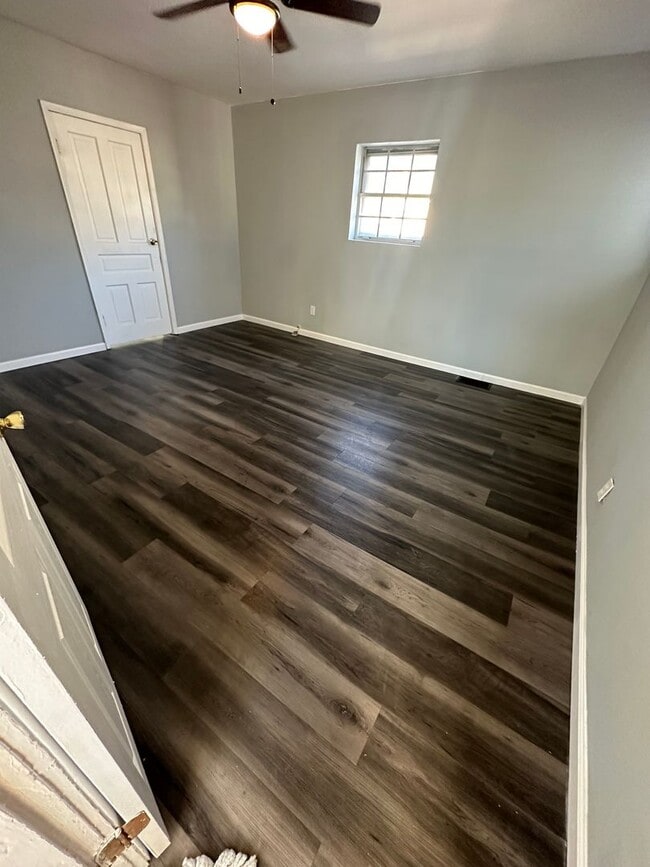 Building Photo - BEAUTIFUL 3 BEDROOM 1 BATH NEWLY REMODELED