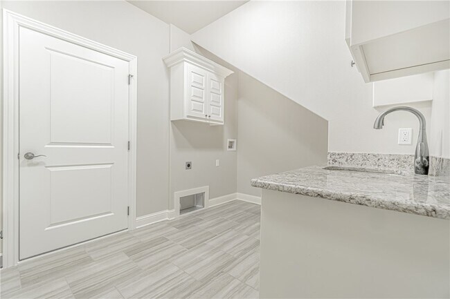 Building Photo - 6512 W Tumbler Ridge